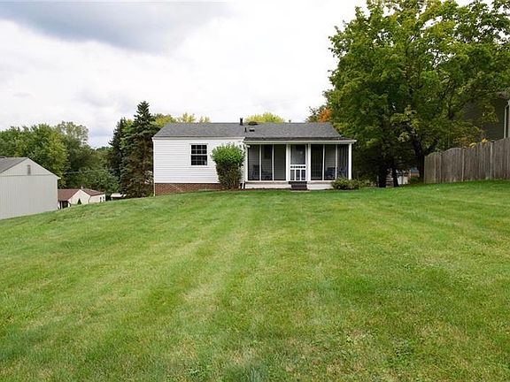 3rd image of 1417 Balsam Dr
