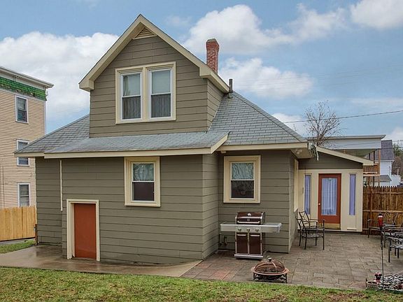3rd image of 130 Woodland St