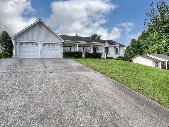 4th image of 148 Emerald Hills Dr