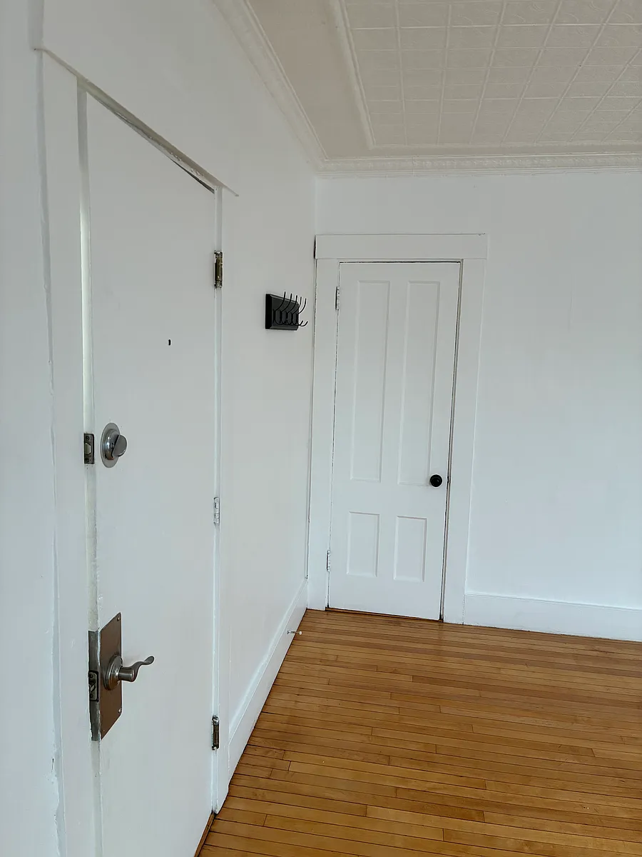 Building Photo - 170 Pine St #4
