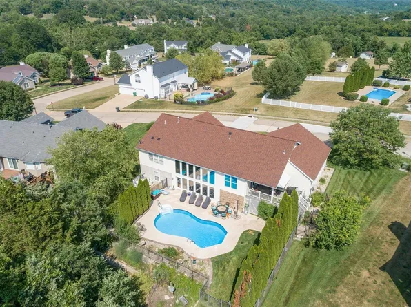 6027 Brookview Heights Dr, Imperial, MO 63052