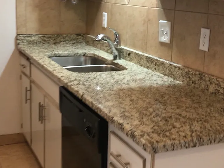 901 Illinois St — Photo 11