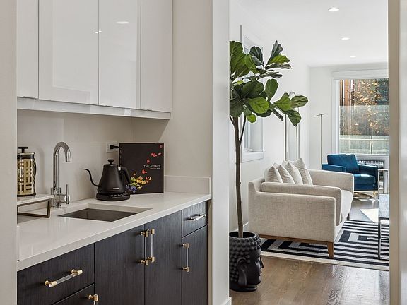 5th image of 1516 W Huron St #1