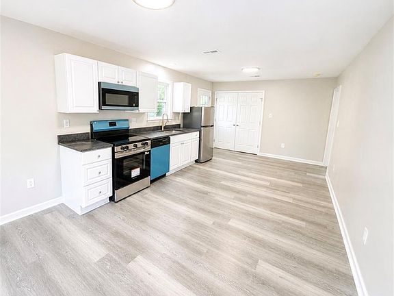 4th image of 15105 1st St