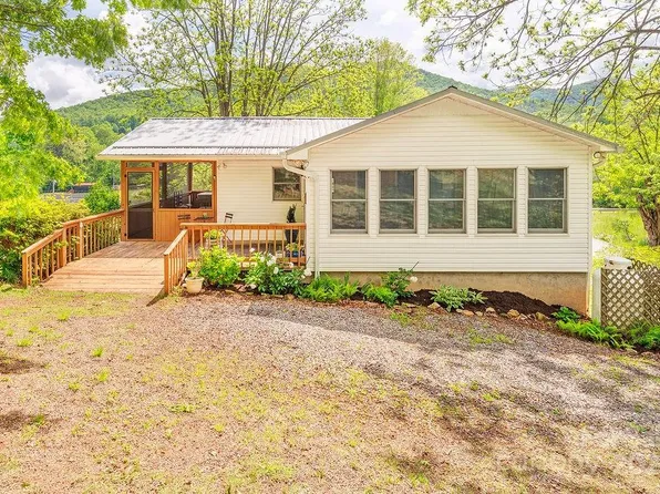 124 Beaverdam Loop Rd, Candler, NC 28715