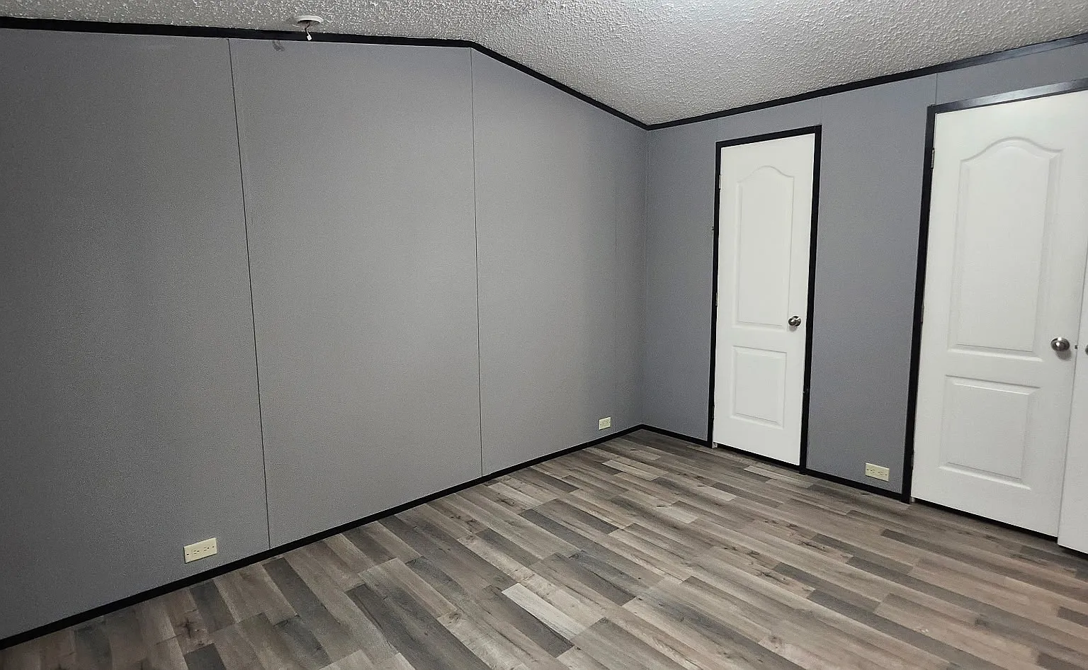 3 bed, 896 sqft, $1,550 — Photo 2