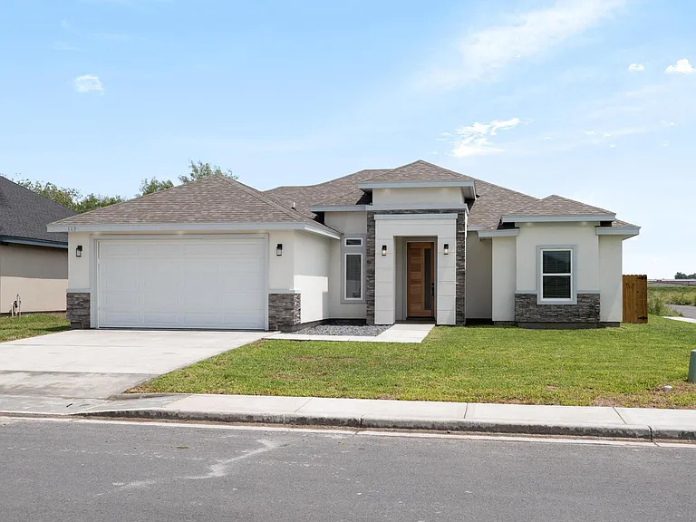 111 Hope Dr — Photo 1