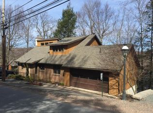 174 Laurel Ln, Greentown, PA 18426