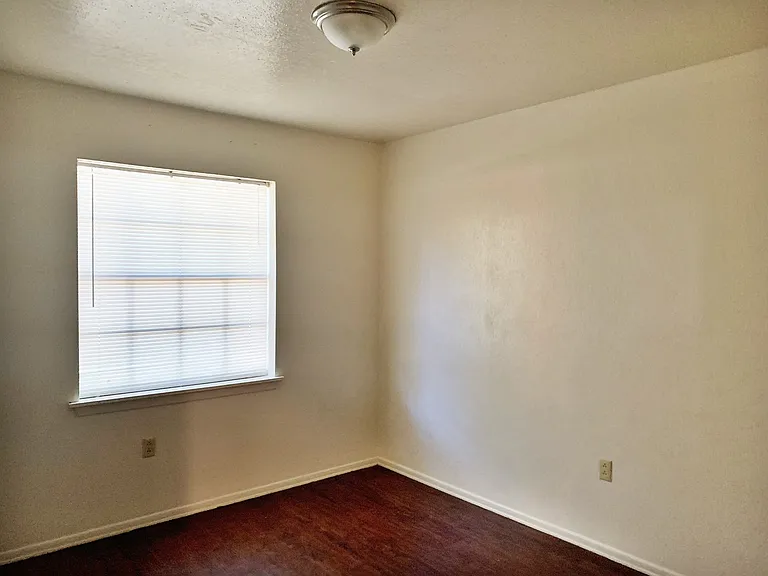 8006 Hobbs Dr — Photo 6