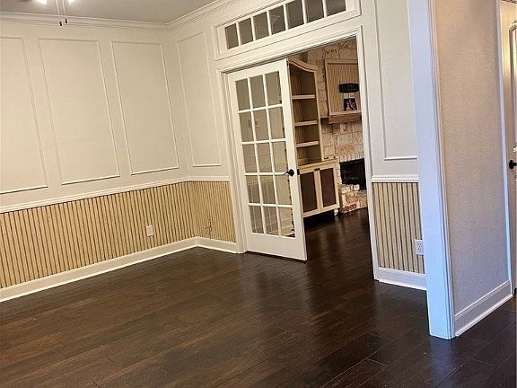 3rd image of 301 Charleston Dr