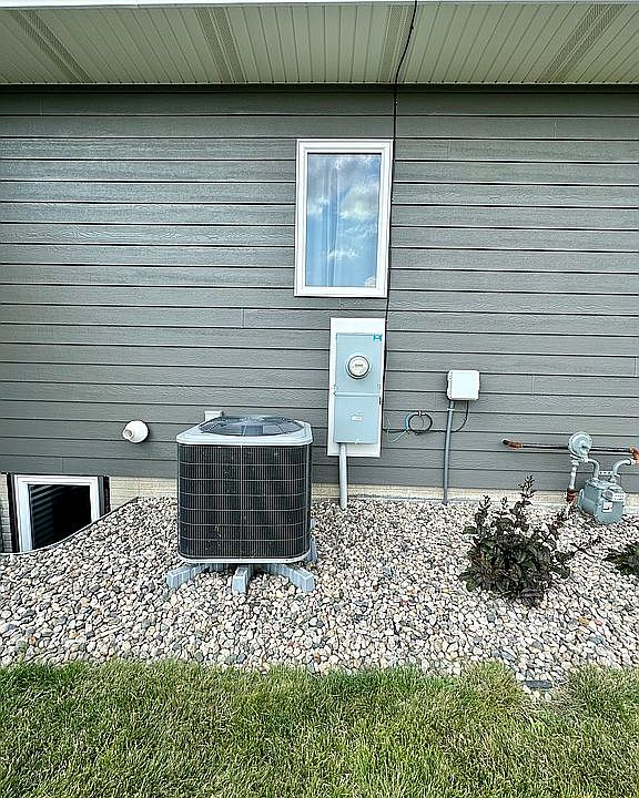 1117 Montrose St S, Aberdeen, SD 57401 Zillow