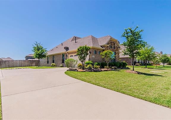 2nd image of 523 Savannah Dr