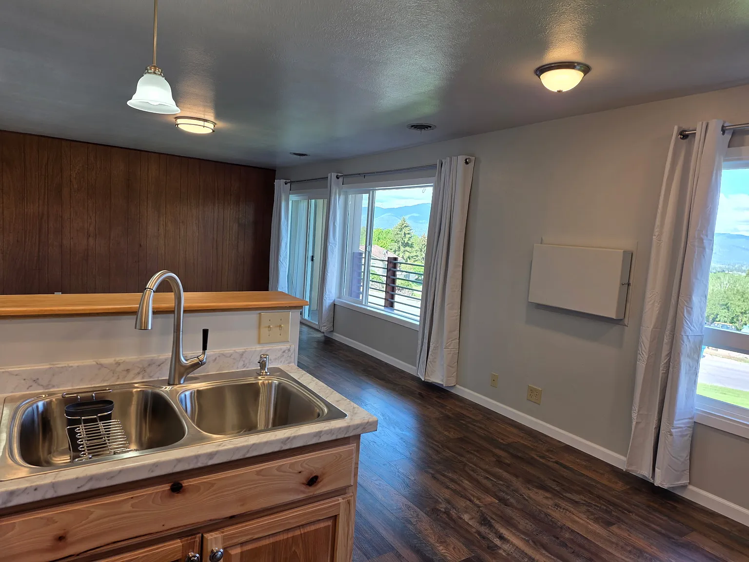 2 bed, 1.5 bath, 850 sqft, $1,650 — Photo 2