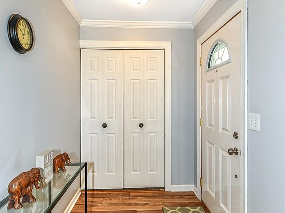 4th image of 15155 Hilltop Ct
