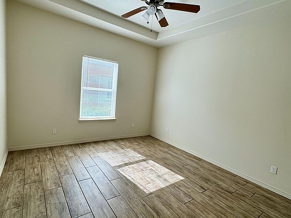 4th image of 3913 Hawthorne Ave #1