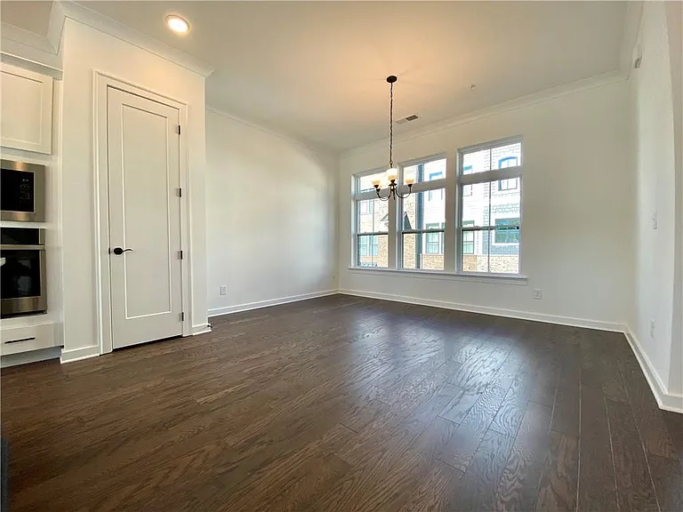 435 Ashbury Dr — Photo 6