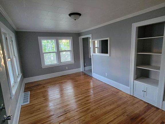 2nd image of 1793 Arlington Ave E