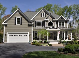 9056 Jeffery Rd, Great Falls, VA 22066