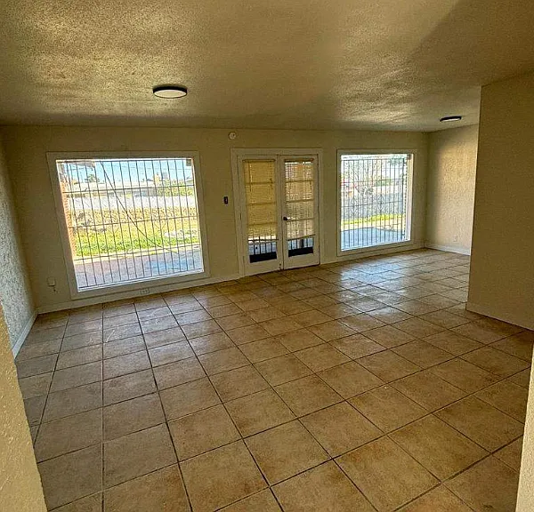 3405 Olympic Ave — Photo 4
