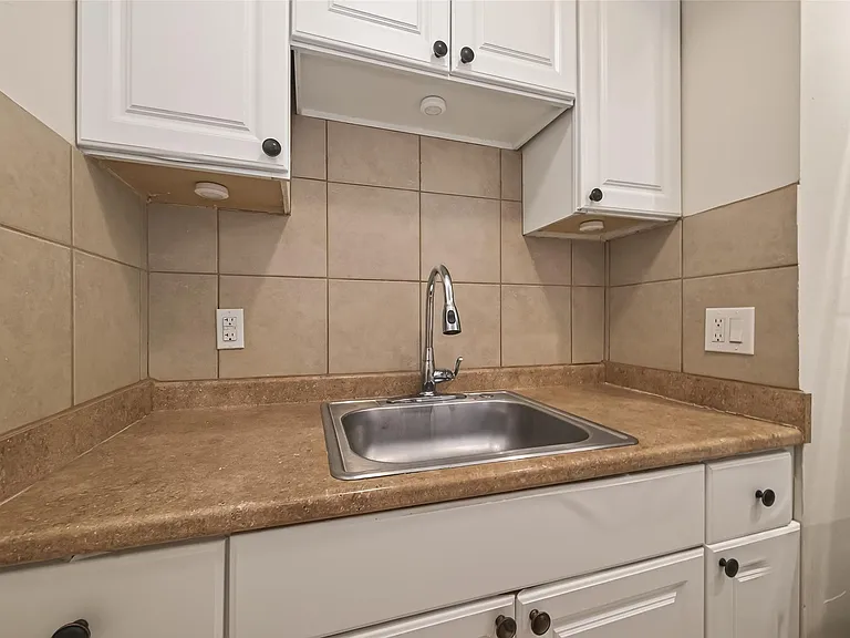 2021 Southgate Blvd #4 — Photo 10