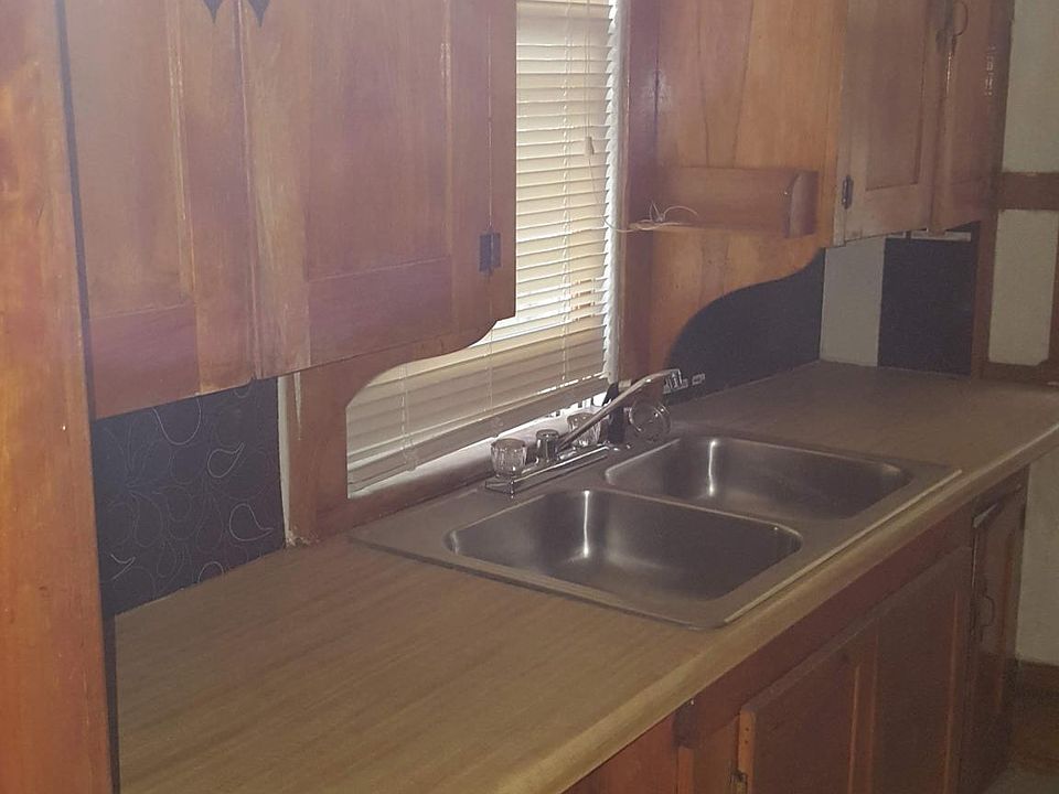 1st image of 404 W 31st St APT 3