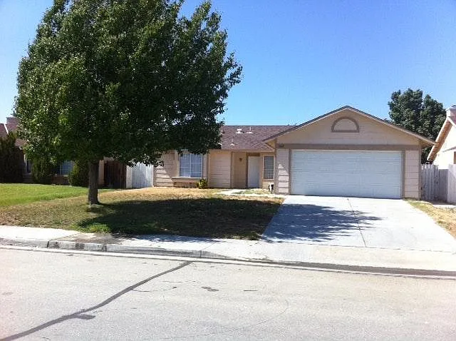 Candice Ave — Photo 1
