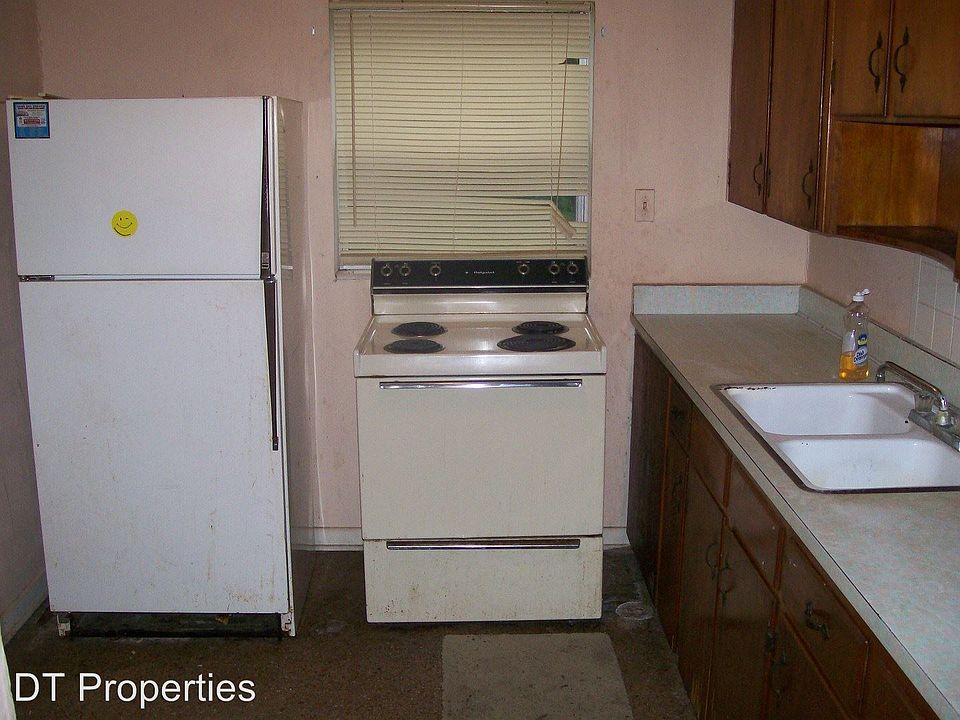 2nd image of 5507-A SE Hawthorne Rd