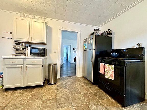 2nd image of 565 Thompson St APT A