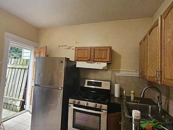 3rd image of 141 Voss Ave APT 1