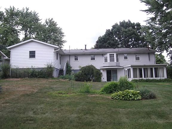 2nd image of 62921 Fairview Dr