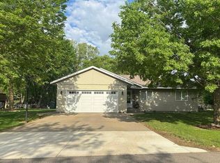 405 Sun Cir, Avon, MN 56310