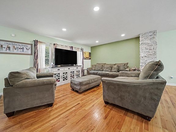 3rd image of 53175 Osage Dr