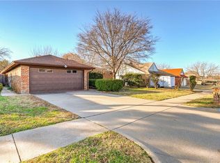 809 Mustang Dr, Saginaw, TX 76179