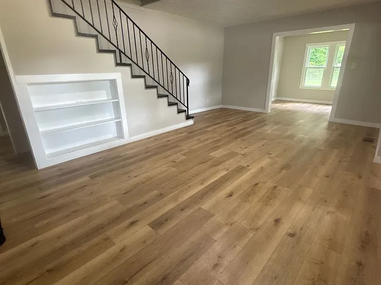 201 Arrowhead St — Photo 2