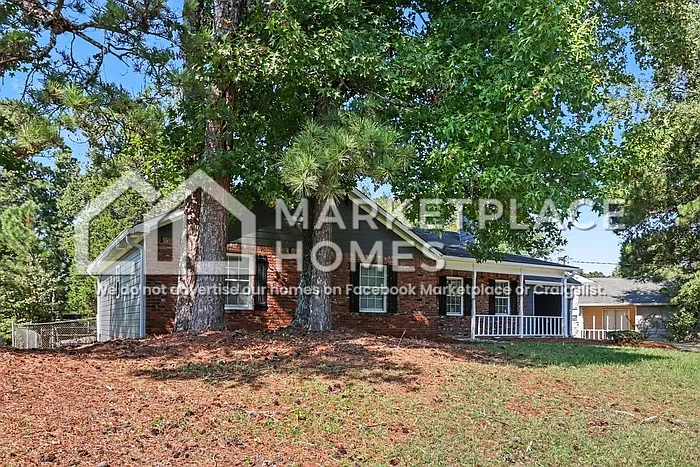 3 bed, 2.0 bath, 1424 sqft, $1,749 — Photo 2