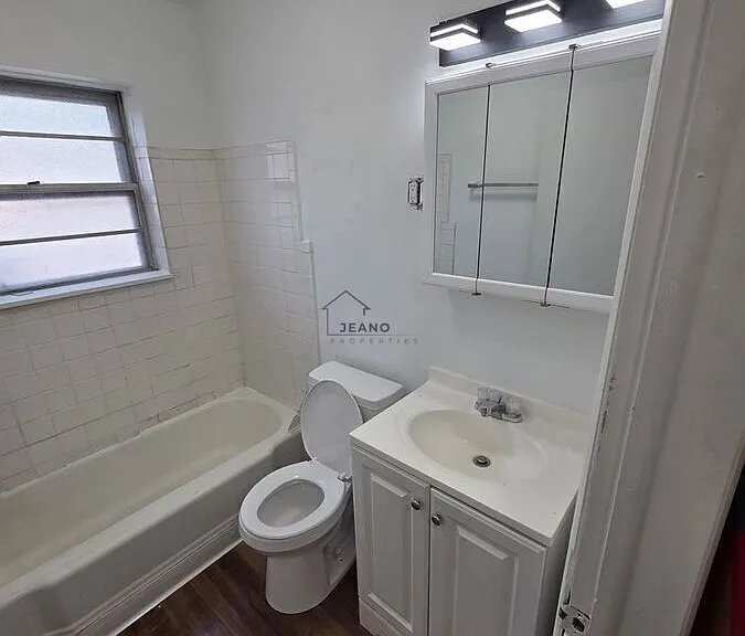 2908 N Rockwood Dr #B — Photo 5