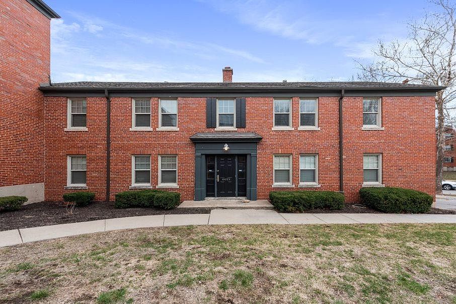 1st image of 4415 Roanoke Pkwy #2