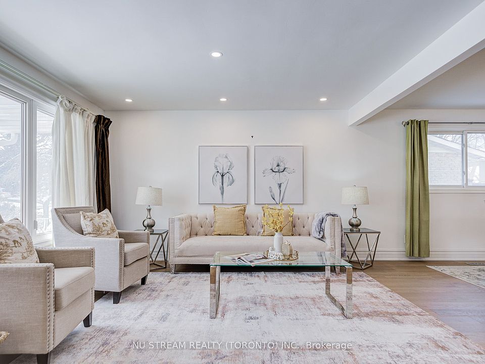 1st image of 8 Hemingway Cres