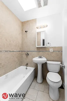 Rented by Wave Real Estate Group | media 33