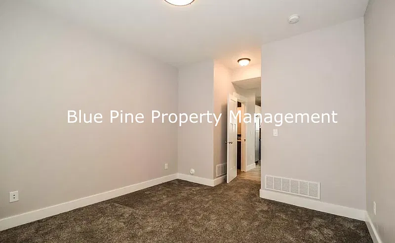 2 bed, 1.5 bath, 1099 sqft, $1,350 — Photo 3