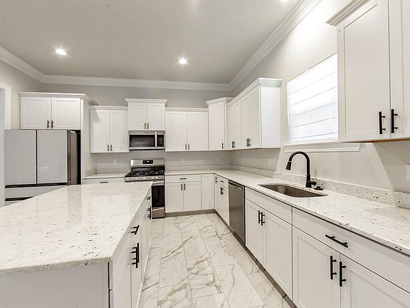 3rd image of 278 Peacock Pointe