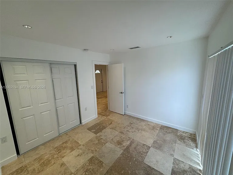 2724 NE 15th St #4 — Photo 8
