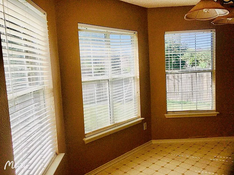Plenty of sunlights all of the house~