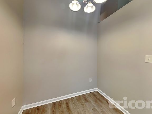5th image of 431 Bridgeport Pl