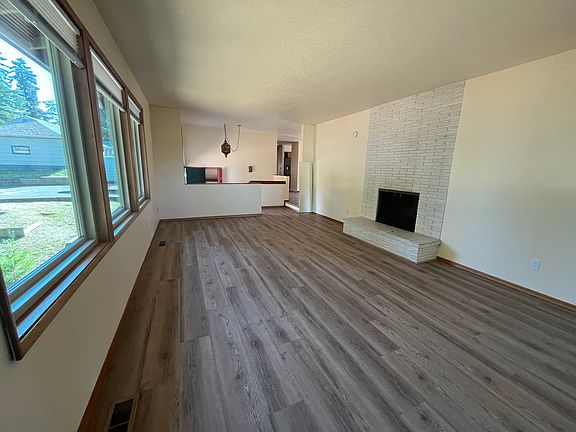 5th image of 1315 NE 157th Ave