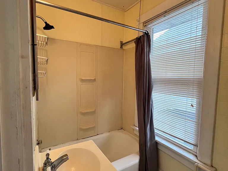 1015 N Glenwood Ave #B — Photo 3