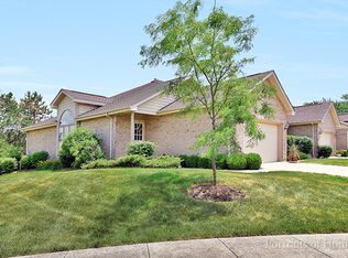 3 Warner Cir, Lemont, IL 60439