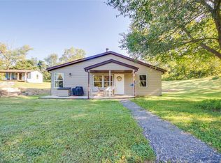 4248 Woodbrook Ln, Brighton, IL 62012
