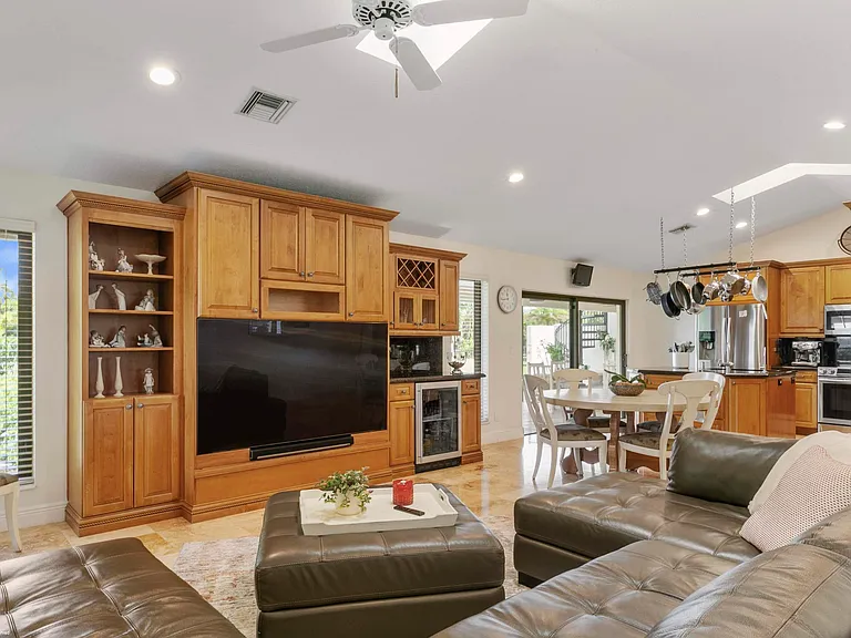 14965 Oatland Ct — Photo 16