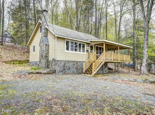 138 N Eastwood Dr, Greentown, PA 18426